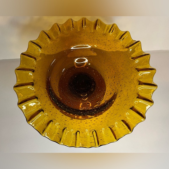 VINTAGE ~ AMBER GLASS DISH ON A PEDESTAL WITH RUFFLED EDGES. - Picture 5 of 9